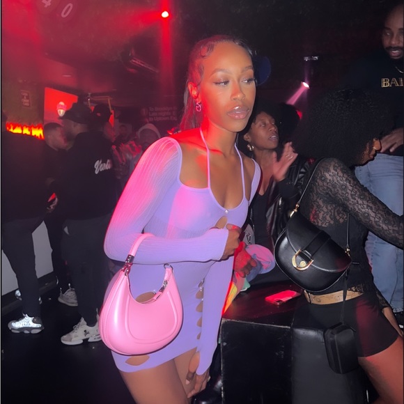 Meet your Posher, Zari - Picture 2 of 4